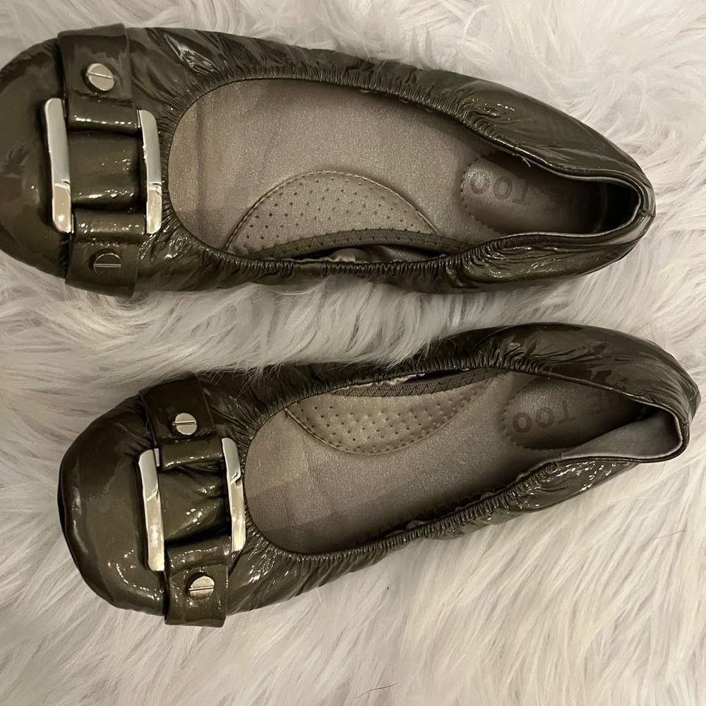 Me too gray flats